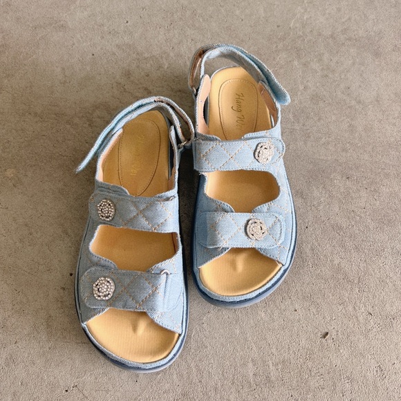 💜 Super cute light blue denim sandals - Picture 2 of 4